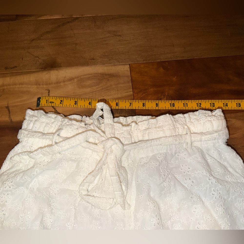 Miami Francescas white paper bag waist shorts
Size M - Picture 3 of 6